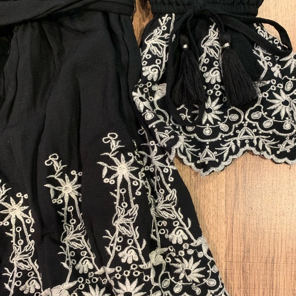 Off the Shoulder Romper - Picture 4 of 4